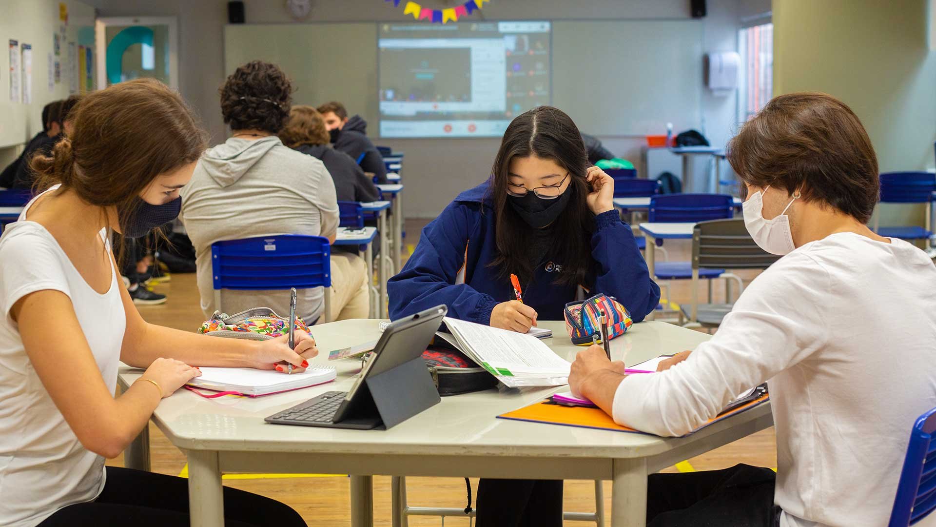 Ensino Médio bilíngue em São Paulo - SP. Escola Bilíngue Pueri Domus.
